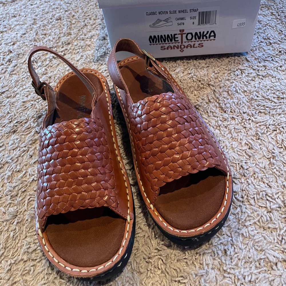 Minnetonka Woven Slides NEW IN BOX